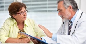 a doctor diagnosing macular degeration
