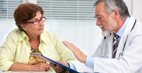 a doctor diagnosing macular degeration