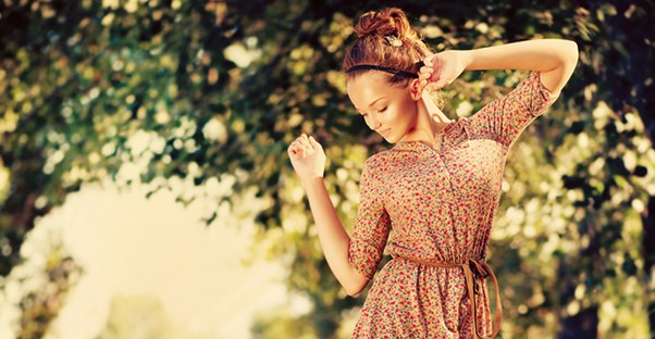 Woman wearing a summer dress with fall accessories