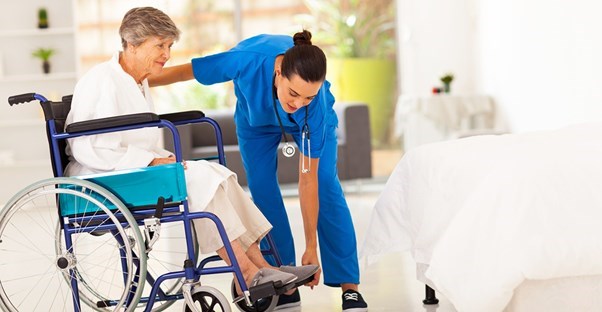 a doctor explaining mesothelioma survival rates