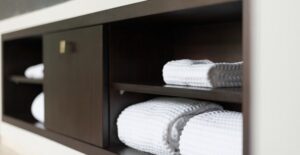 An organized bathroom