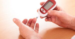 a man using a type of 1 diabetes treatment