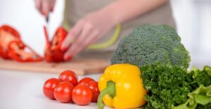 a woman who is planning a hyperglycemia diet