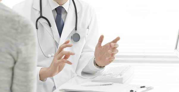 a doctor explaining types of meningitis