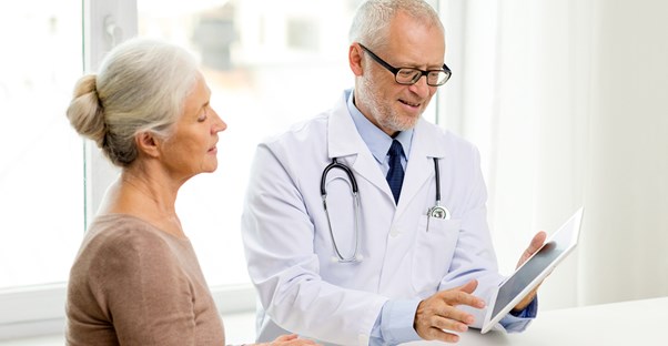 People discussing transvaginal mesh alternatives