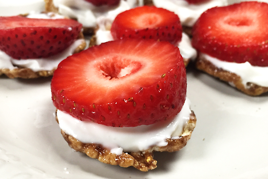 Chocolate Rice Cakes with Toppings