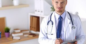 A doctor diagnoses a UTI
