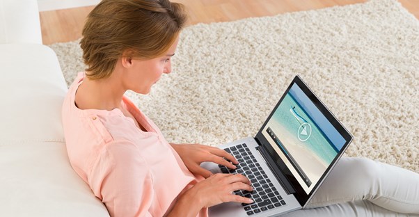 a woman watching live news online